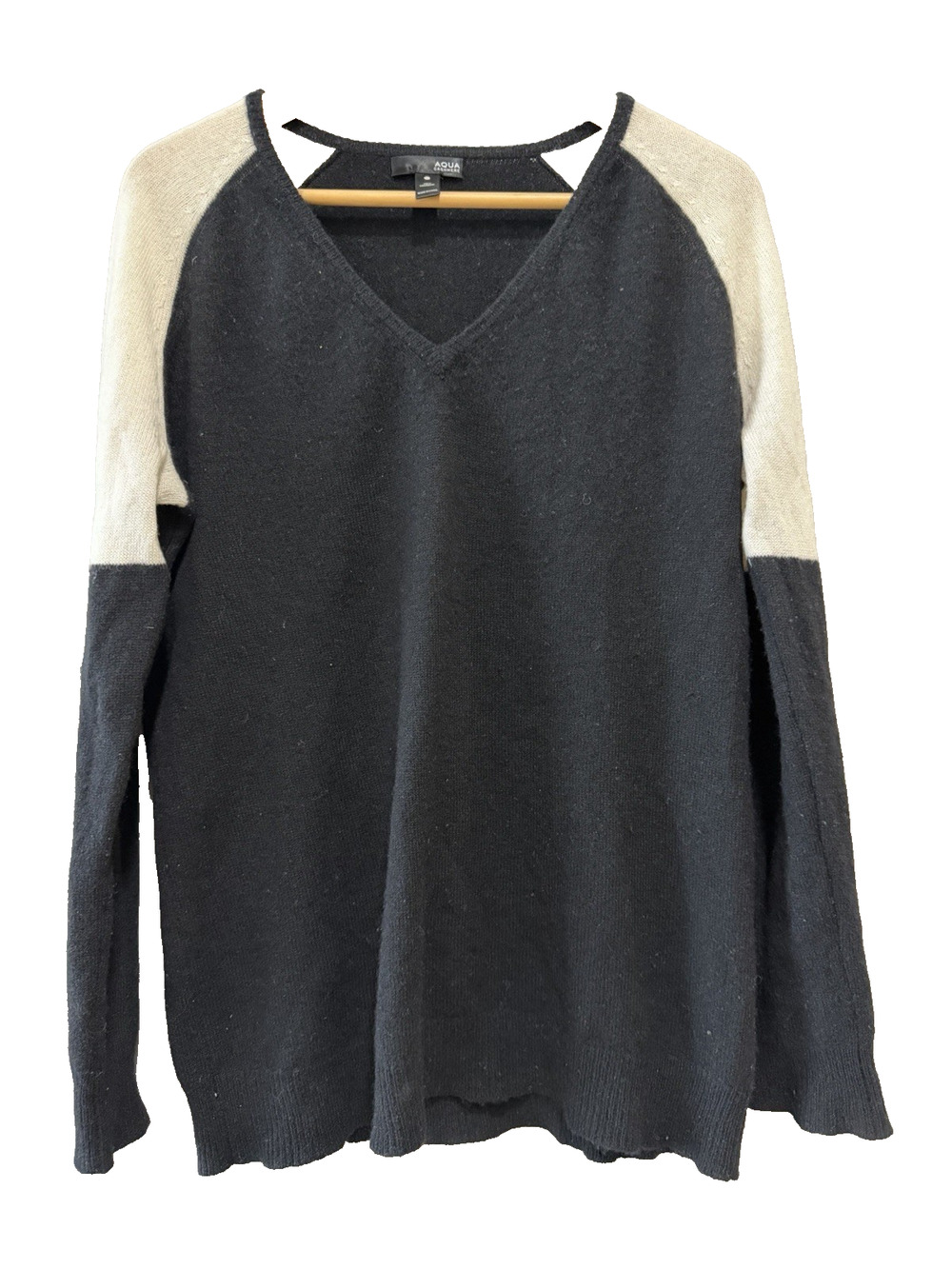 Aqua Cashmere Black and Ivory V Neck Sweater Color Block Design soft lux Sz-M